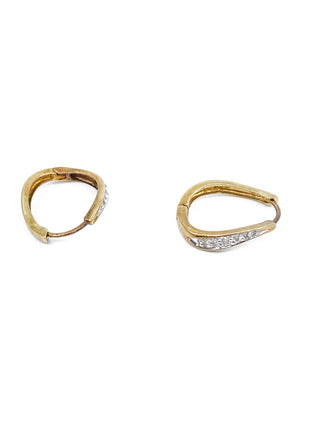 Pendientes tipo argolla con bisagras Huggie de oro amarillo de 10 quilates con diamantes de 0,12 quilates