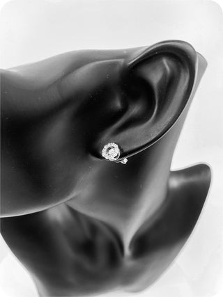 Pendientes de oro blanco de 10 quilates con halo de diamantes de 0,50 quilates