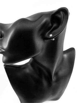 Aretes de oro blanco de 14 quilates con diamantes canadienses de talla redonda de 0,50 quilates