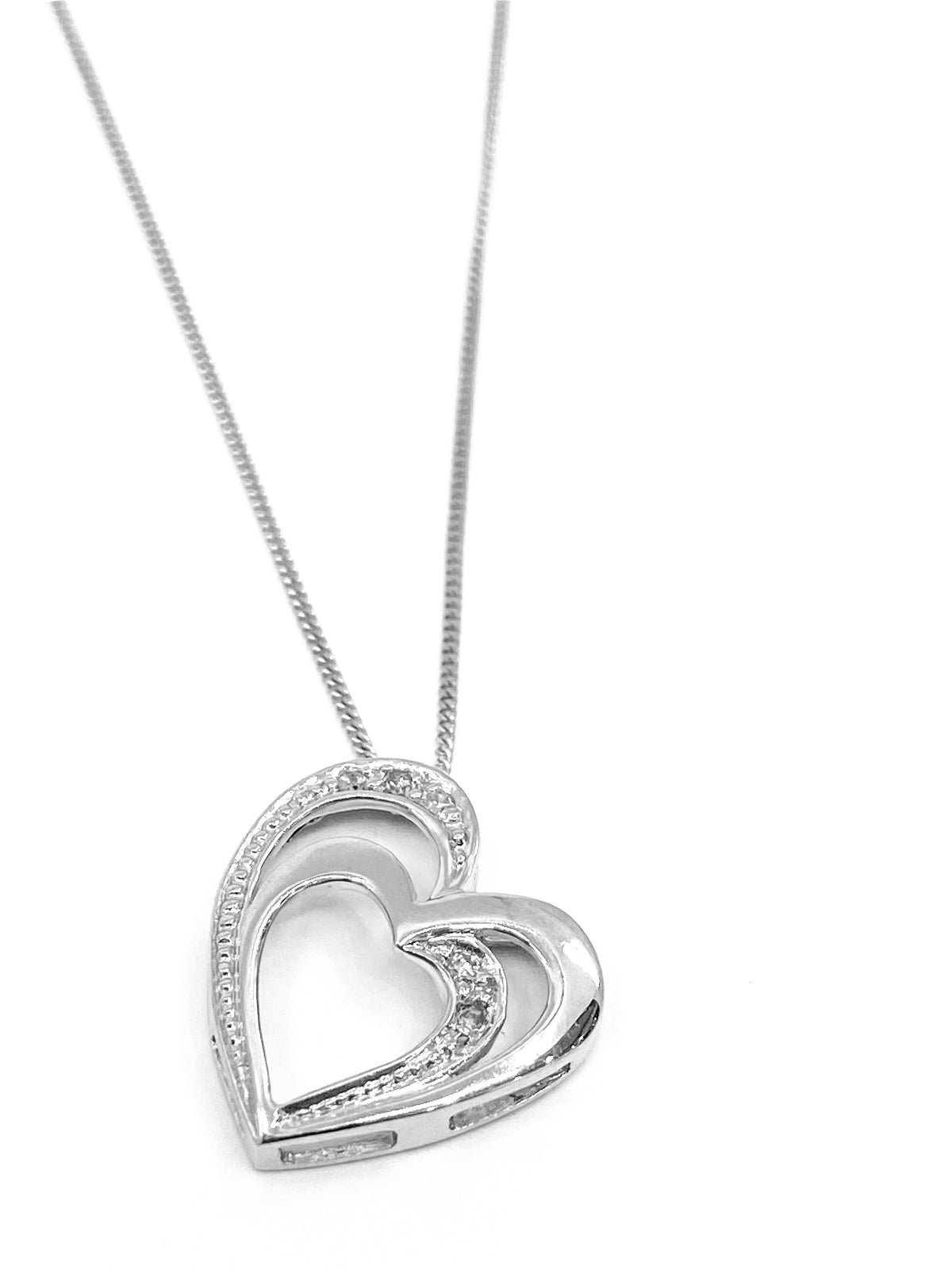 Colgante de doble corazón con diamantes de 0,03 quilates en oro blanco de 10 quilates, 18&quot;