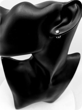 Aretes de diamantes canadienses de 0,25 quilates en oro blanco de 14 quilates