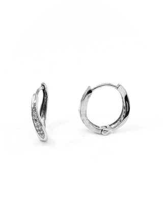 Pendientes tipo argolla con bisagras Huggie de oro blanco de 10 quilates con diamantes de talla redonda de 0,06 quilates