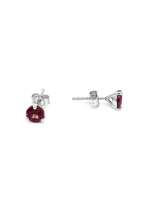 Arete de oro blanco de 10 quilates con granate de talla redonda de 1,30 quilates