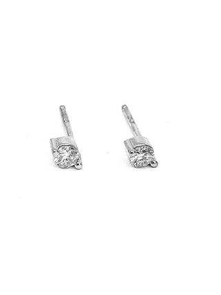 Aretes de diamantes de 0,15 quilates en oro blanco de 10 quilates