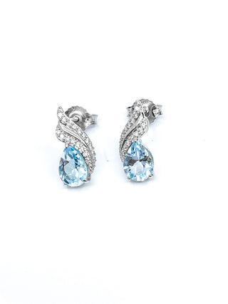 Aretes de oro blanco de 10 quilates con topacio azul de 2,00 quilates y diamantes de 0,12 quilates
