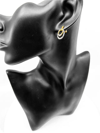 Aretes de eternidad dobles con diamantes de 0,10 quilates en oro blanco y amarillo de 10 quilates