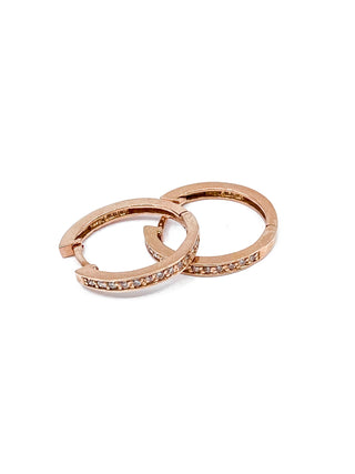 Pendientes tipo argolla con bisagras Huggie de diamantes de 0,15 quilates en oro rosa de 10 quilates