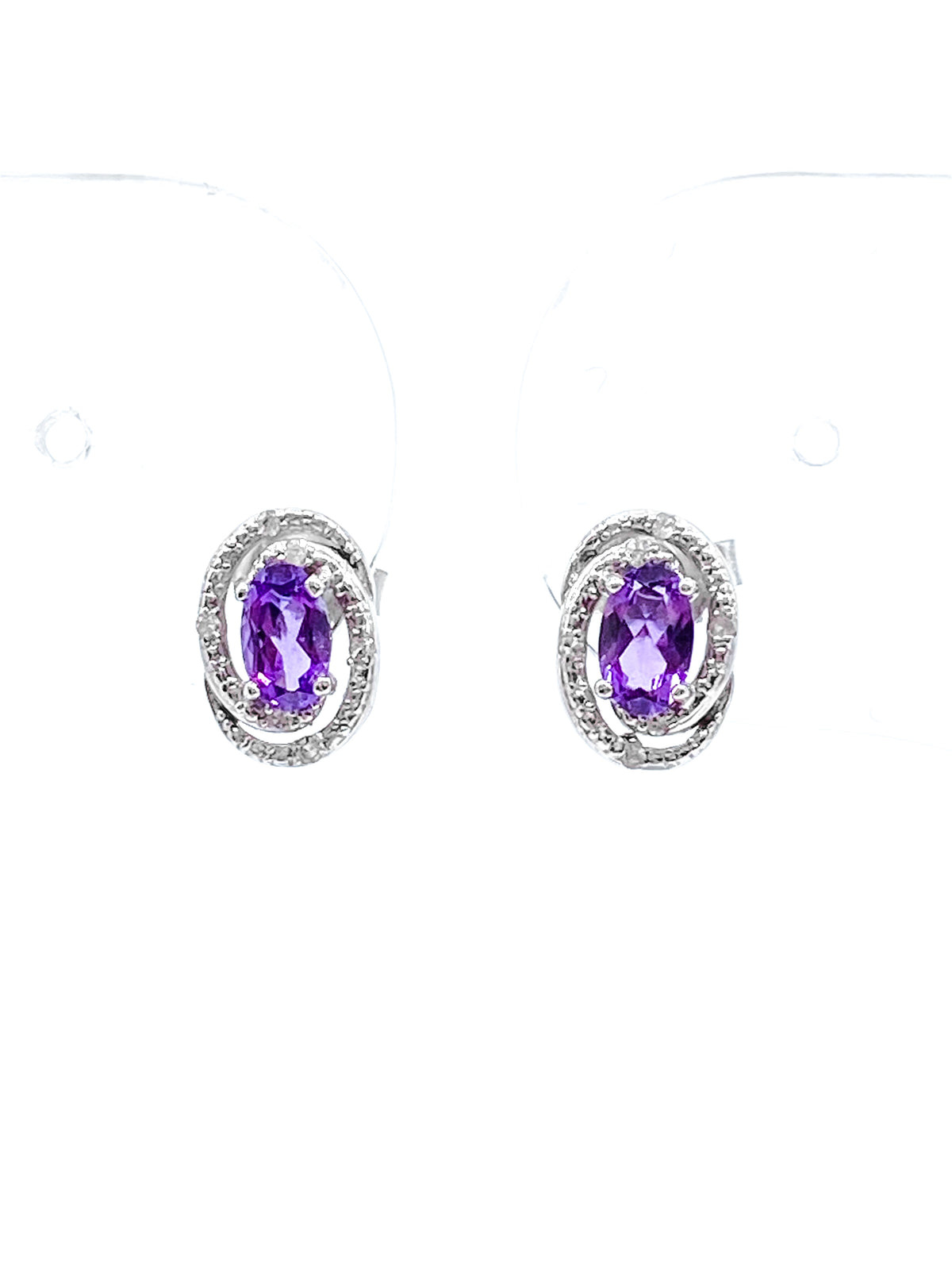 Aretes de plata de ley con amatista de talla ovalada de 0,44 quilates y halo de diamantes de 0,036 quilates