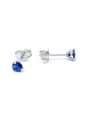 Aretes de oro blanco de 10 quilates con zafiro genuino de 0,60 quilates