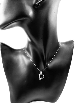 Colgante en forma de corazón con diamantes de 0,02 quilates en oro blanco de 10 quilates, 18"