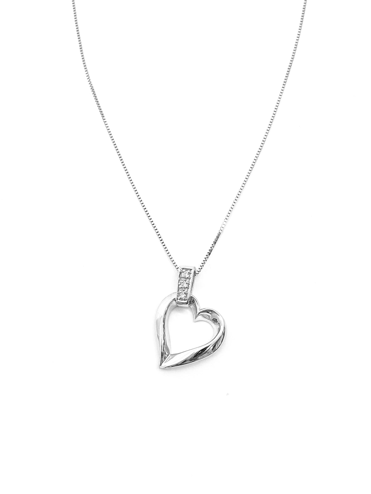 10K White Gold 0.02cttw Diamond Heart Pendant, 18&quot;