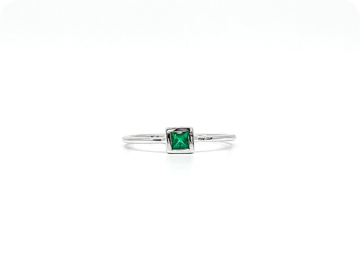 10K White Gold 0.15cttw Genuine Emerald Princess Cut Ring, size 6.5