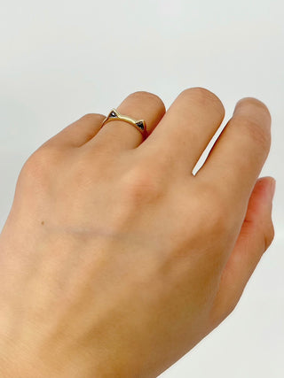 10K Yellow Gold 0.06cttw Treated Black Diamond "Cat" Ring, size 6.5