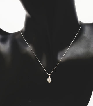 Collar con forma ovalada de diamantes de 0,23 quilates en oro blanco de 10 quilates, 18"