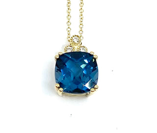Collar de oro amarillo de 10 quilates con topacio azul Londres de 8 mm y diamantes de 0,03 quilates - 18 pulgadas