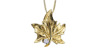 Colgante de hoja de arce con diamantes canadienses de 0,043 quilates en oro amarillo de 10 quilates, 18"