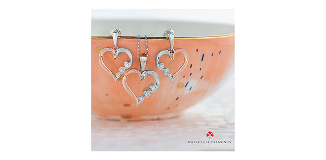 Colgante de corazón de diamante canadiense de 0,08 quilates en oro blanco y rosa de 10 quilates, 18&quot;