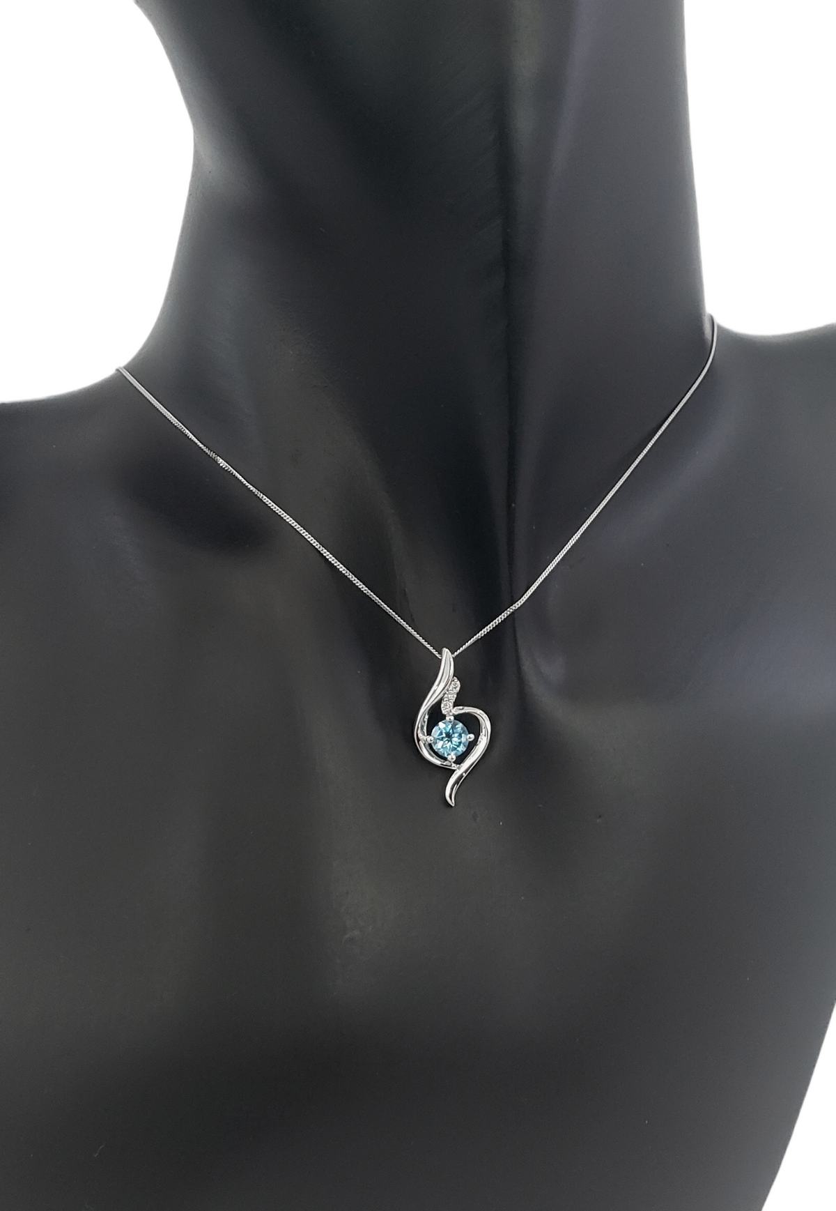 10K White Gold 5mm Blue Topaz and 0.03cttw Diamond Necklace - 18 Inches