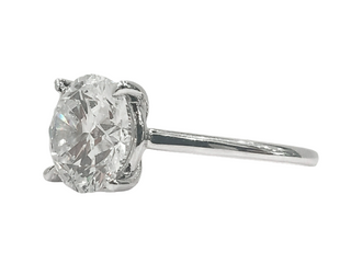 Anillo de diamantes redondos de talla brillante cultivados en laboratorio de oro de 14 quilates de 3,03 quilates