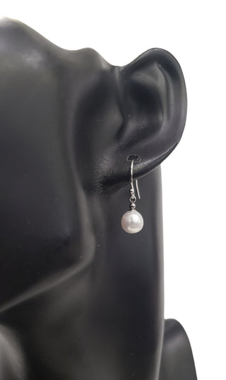 Arete colgante de perlas cultivadas de oro blanco de 14 quilates de 7 a 7,5 mm