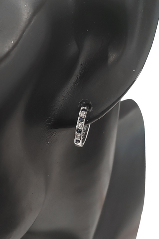 Aretes de diamantes y zafiros en oro blanco de 10 quilates