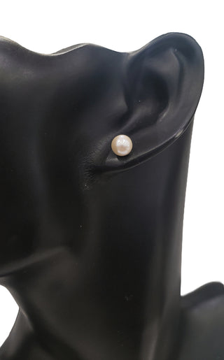 Aretes de perlas cultivadas de 6,5 a 7,0 mm en oro amarillo de 14 quilates con cierre de mariposa