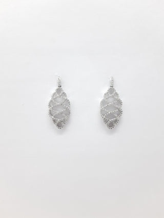 Pendientes colgantes de oro blanco de 14 quilates con diamantes de talla redonda de 0,52 quilates