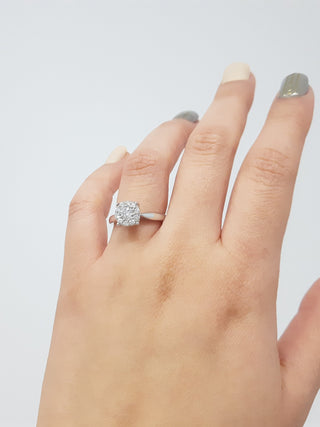Anillo de compromiso de diamantes