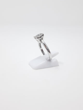 Anillo de compromiso de diamantes