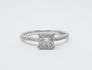 Anillo de compromiso de diamantes