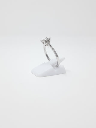 Anillo de compromiso de diamantes
