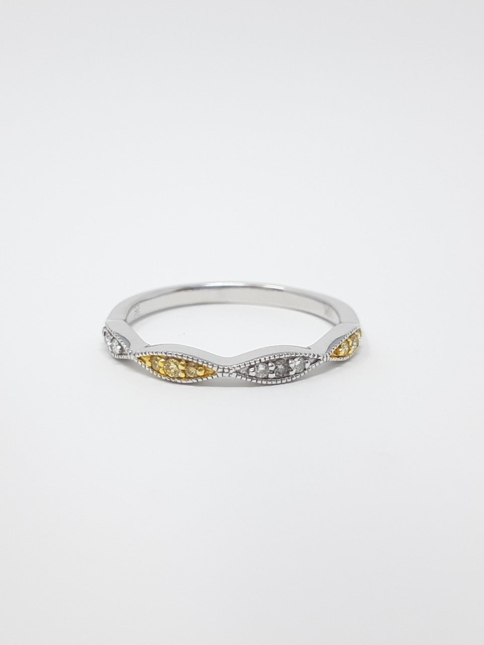 White and Yellow Diamond Ring