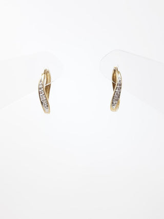 Pendientes tipo argolla con bisagras Huggie de oro amarillo de 10 quilates con diamantes de 0,12 quilates
