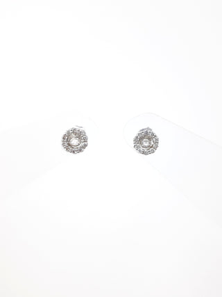 Pendientes de oro blanco de 10 quilates con halo de diamantes de 0,50 quilates