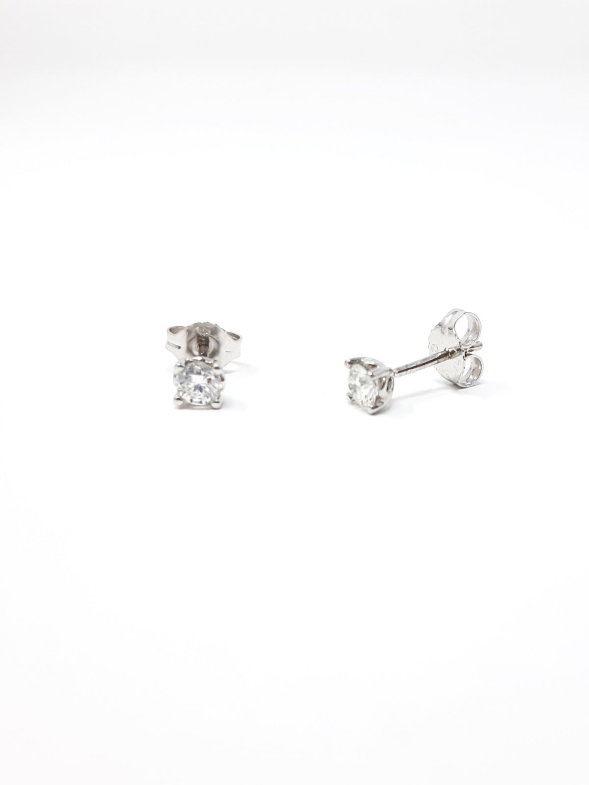 14K White Gold 0.10cttw Round Cut Canadian Diamond Stud Earrings