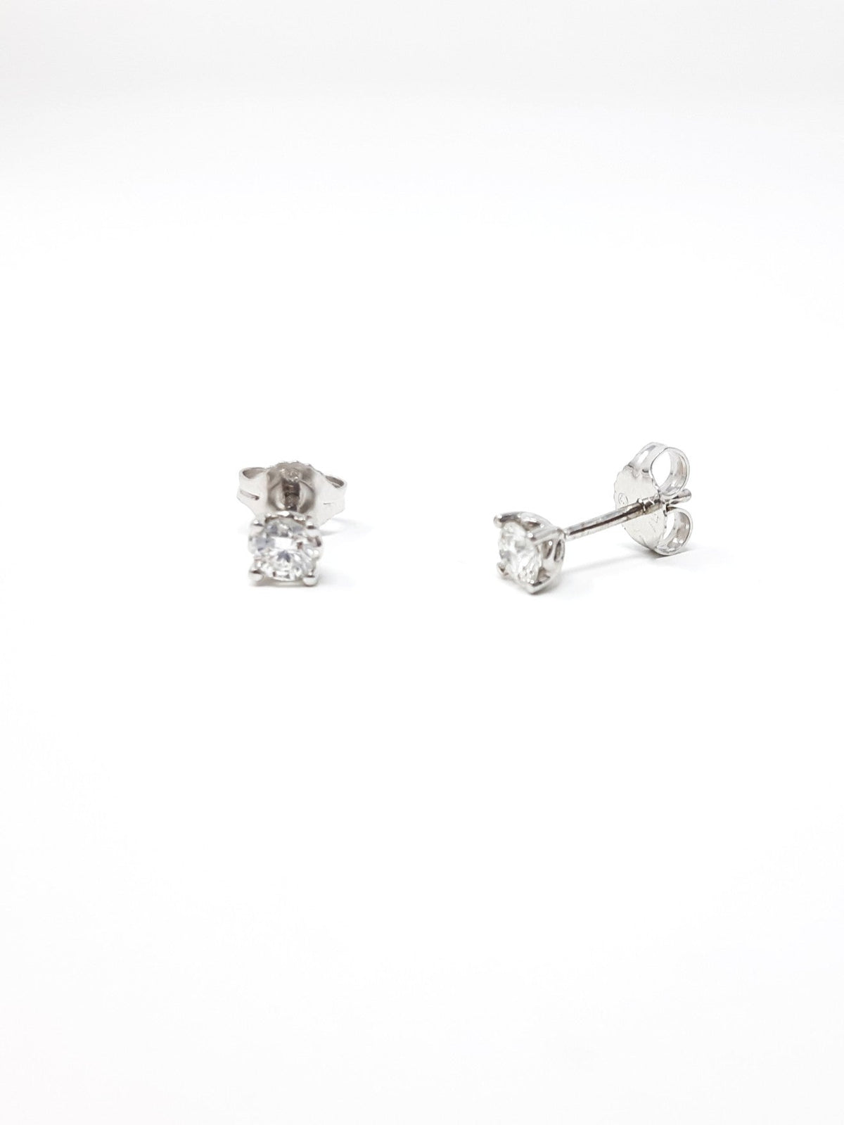 14K White Gold 0.15cttw Round Cut Canadian Diamond Stud Earrings
