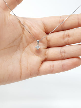 Colgante de diamante canadiense de talla cuadrada de talla princesa de 0,30 quilates en oro blanco de 14 quilates, 18"