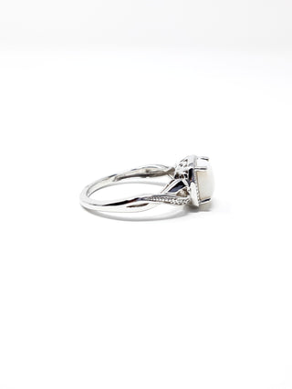 Anillo de ópalo y diamantes