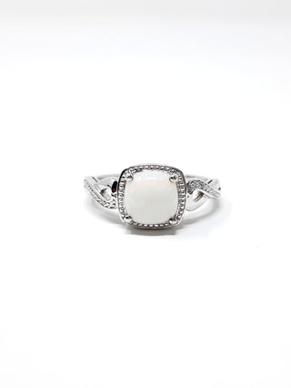 Anillo de ópalo y diamantes