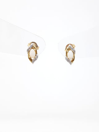 Aretes de oro amarillo de 10 quilates con ópalo genuino de 0,32 quilates y diamantes de 0,10 quilates