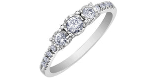 Anillo de diamantes con engaste de ilusión de 3 piedras de talla brillante redonda de 0,33 quilates de oro blanco de 10 quilates, tamaño 6
