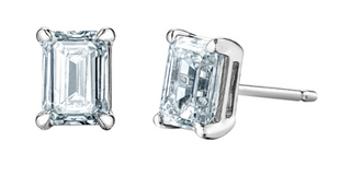 Pendientes estilo conjunto de garra solitario con diamantes en forma de esmeralda cultivados en laboratorio de oro blanco de 14 quilates