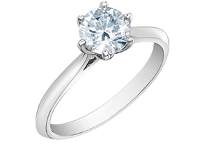 Anillo de diamantes de seis garras de talla brillante redondos cultivados en laboratorio de oro blanco de 14 quilates