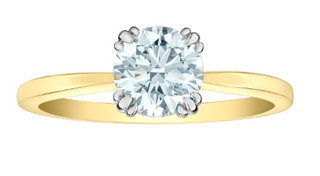 Anillo de diamantes redondos brillantes de cuatro garras cultivados en laboratorio de 14 quilates