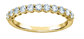 Anillo de diamantes con engarce de garra brillante redondo cultivado en laboratorio de 14 quilates