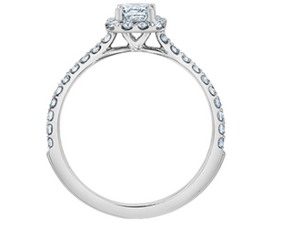 Anillo de diamantes estilo halo de talla esmeralda cultivados en laboratorio de 14 quilates