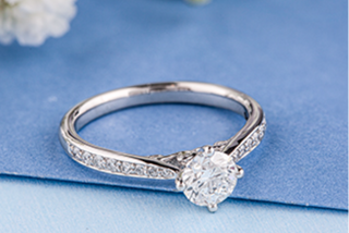 Anillo de diamantes redondos brillantes (hipoalergénicos) en oro blanco de 18 quilates y aleación de paladio
