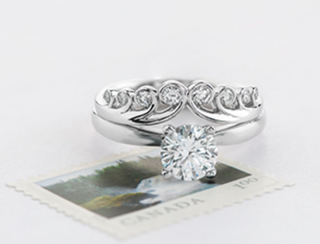 Anillo de oro blanco de 14 quilates con diamantes redondos brillantes de 0,18 quilates