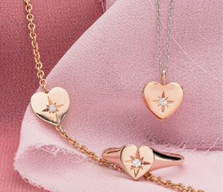 Collar con forma de corazón de diamantes canadienses brillantes redondos de 0,02 quilates en oro rosa de 10 quilates