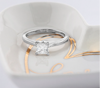 14K White Gold 0.40-0.70cttw Princess Cut Diamond Engagement Ring, size 6.5